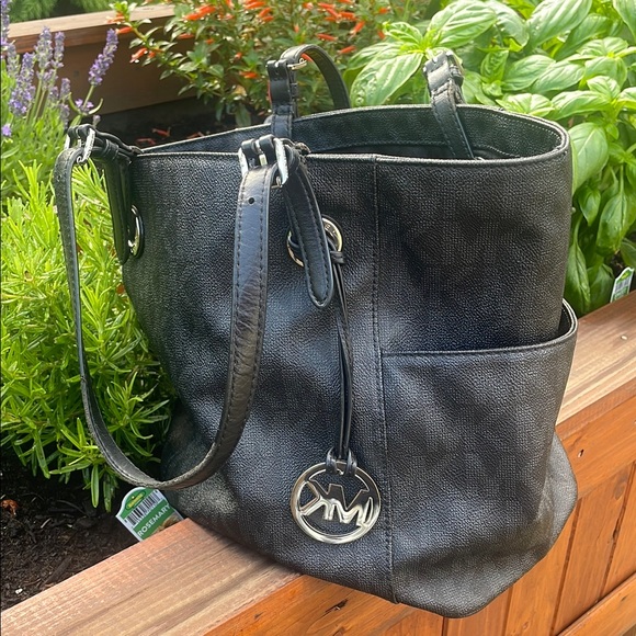 Michael Kors Black Leather Tote with Structured Design - Picture 4 of 14